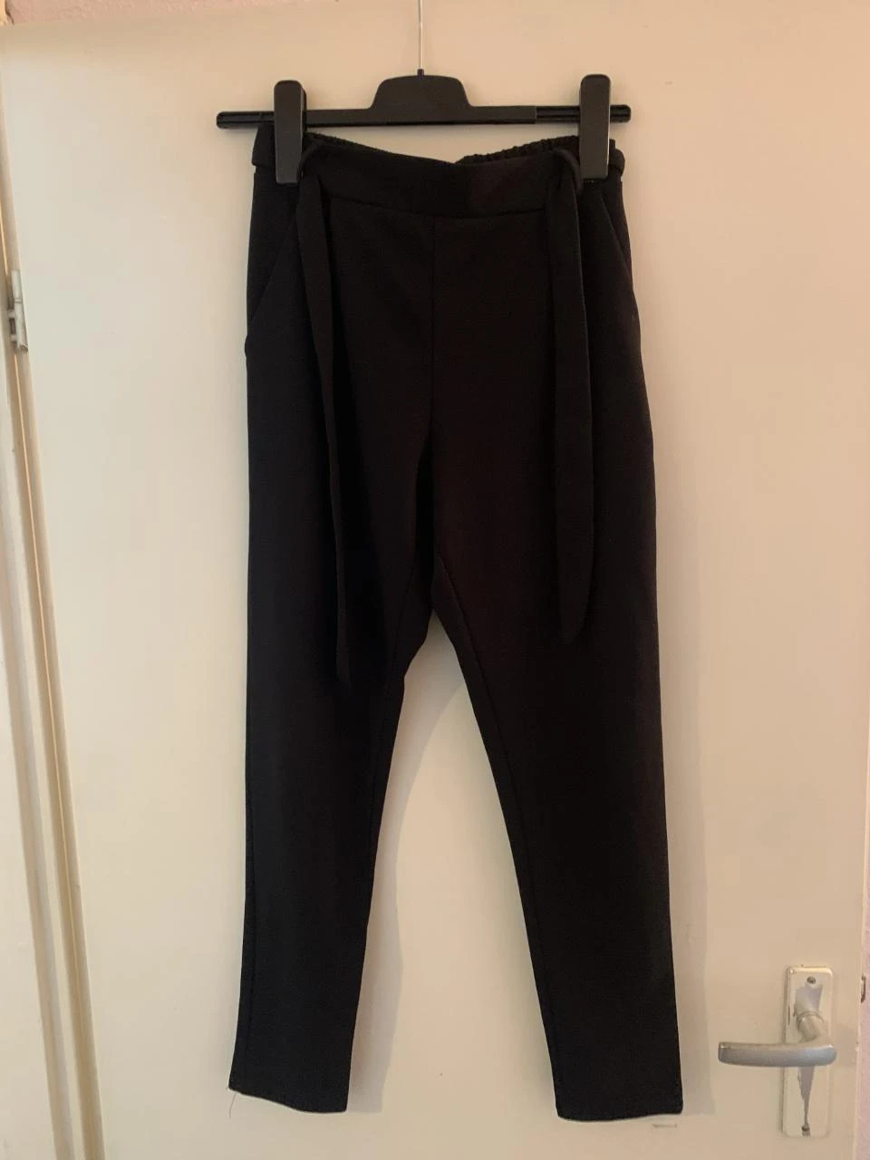 Zwarte broek. Merkloos. Maat S.